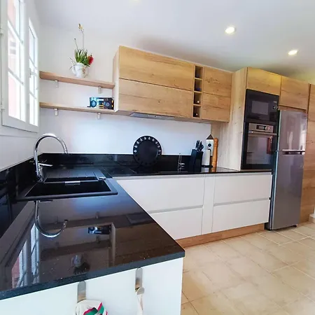 Belle Climatisee Avec Piscine Et Parking Au Lavandou - Fr-1-308-200 Villa Le Lavandou