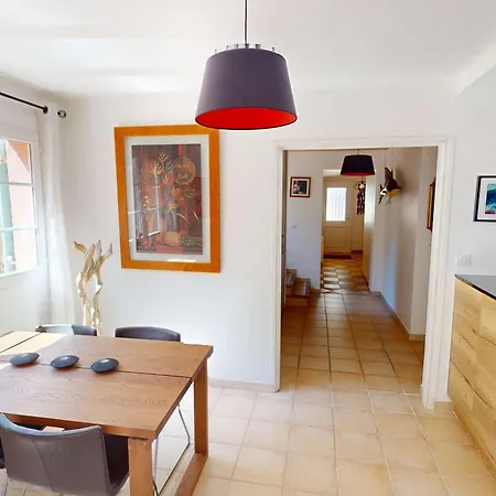 Belle Climatisee Avec Piscine Et Parking Au Lavandou - Fr-1-308-200 Villa *